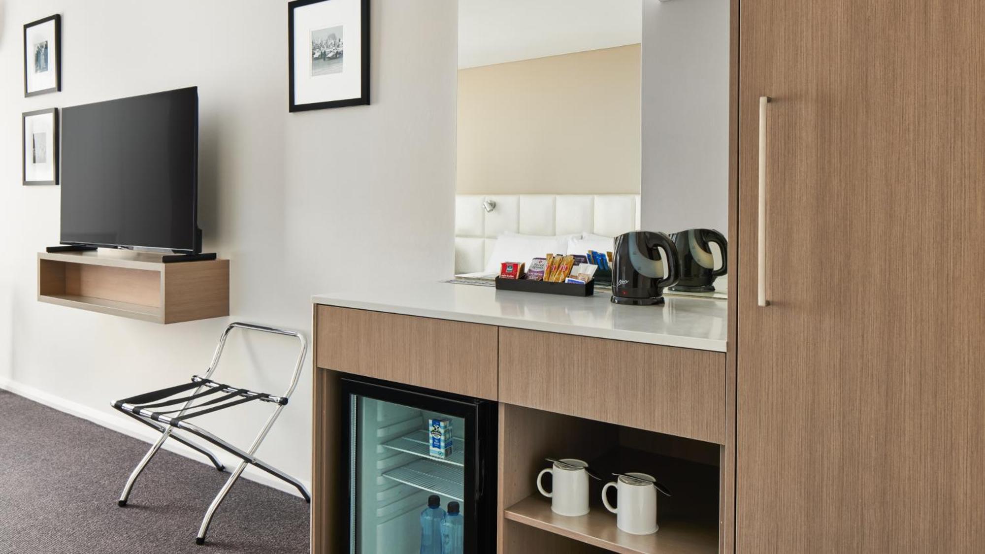 Holiday Inn Warwick Farm By Ihg Exterior foto