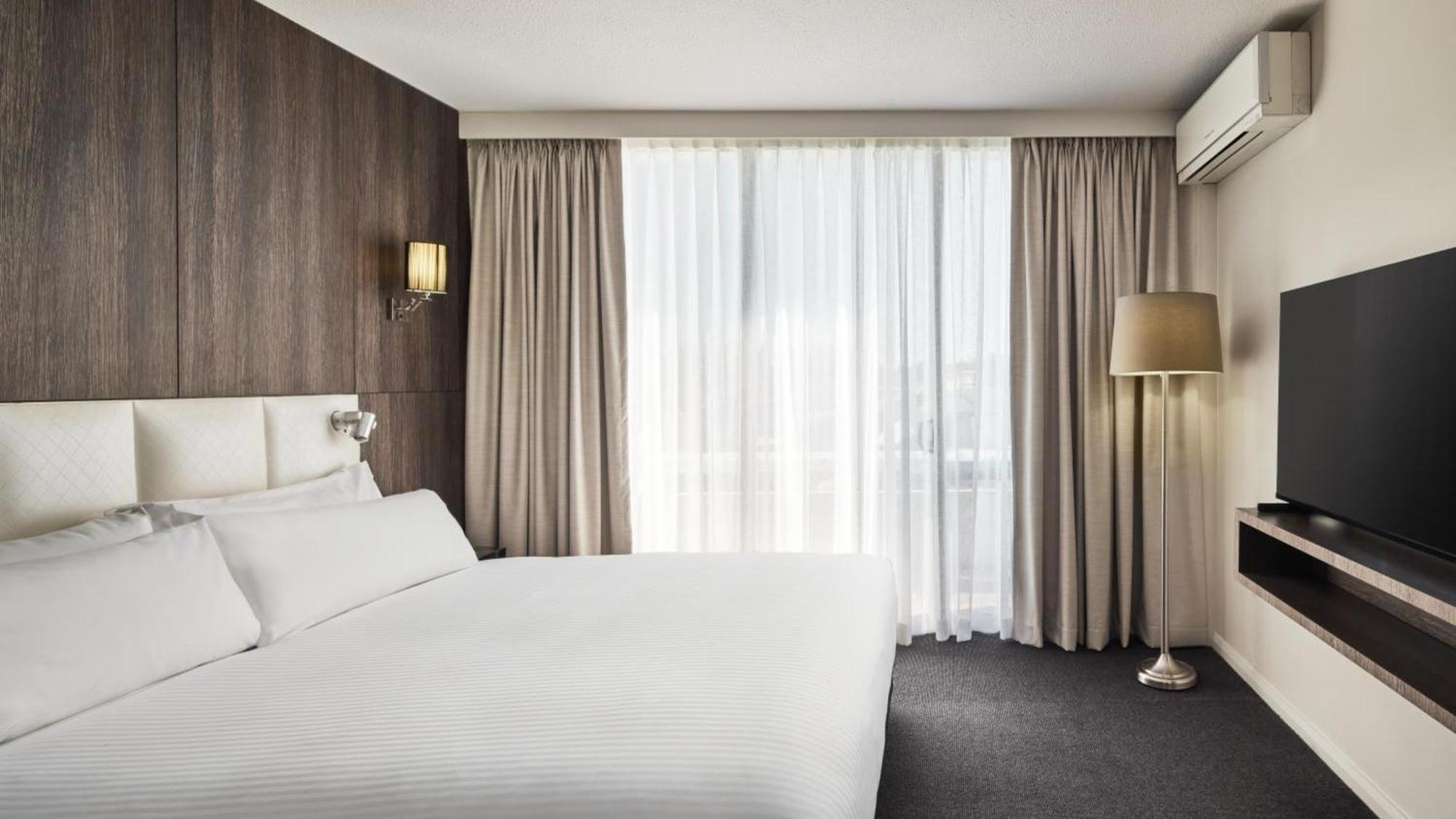 Holiday Inn Warwick Farm By Ihg Exterior foto