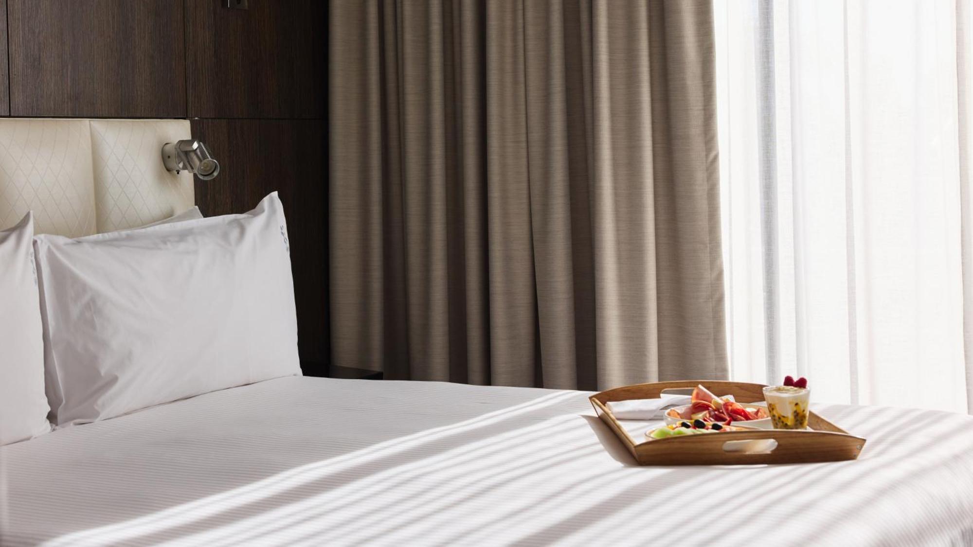Holiday Inn Warwick Farm By Ihg Exterior foto
