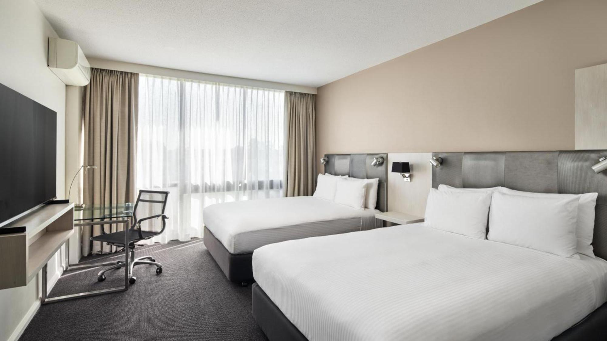 Holiday Inn Warwick Farm By Ihg Exterior foto