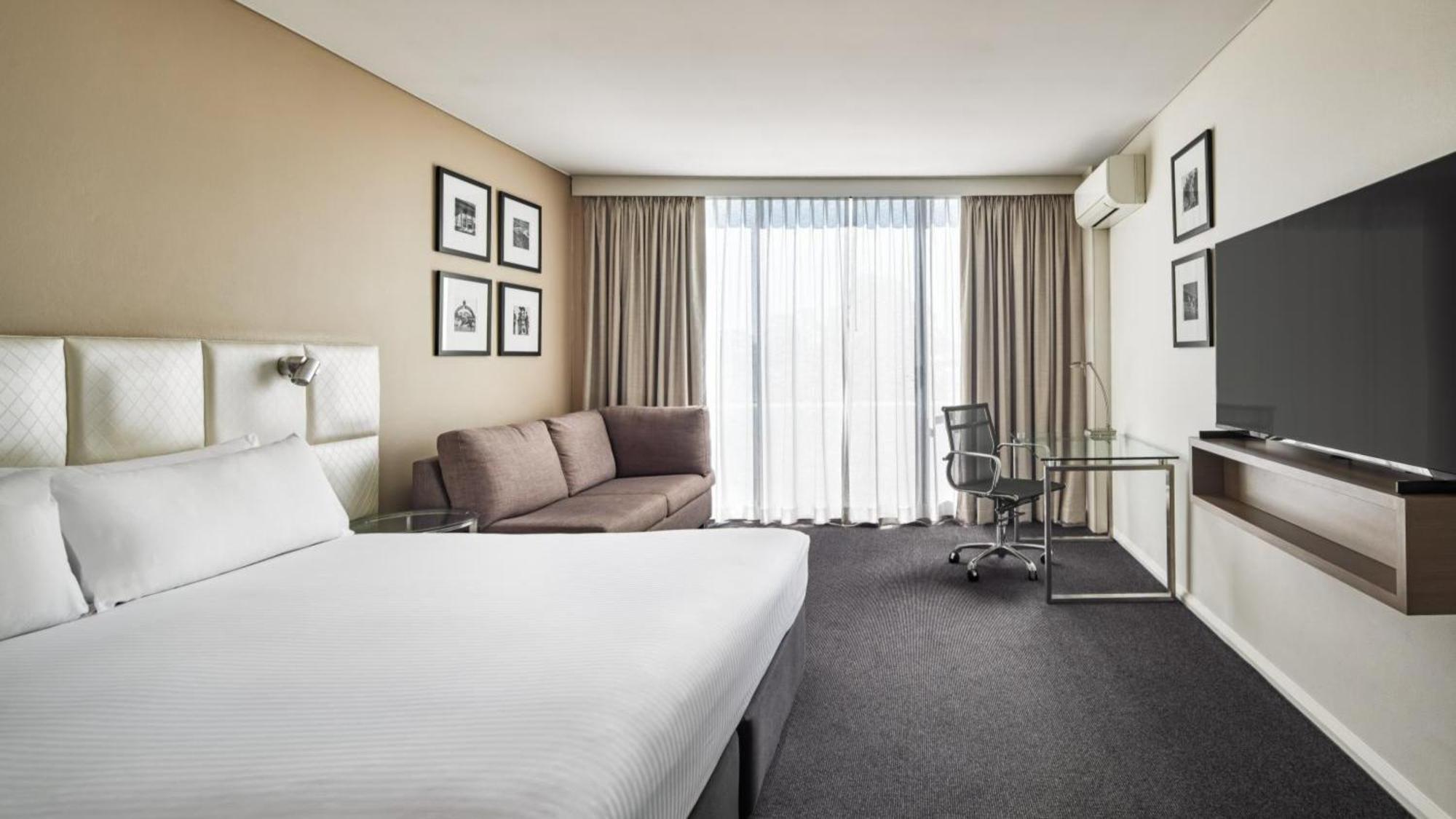 Holiday Inn Warwick Farm By Ihg Exterior foto