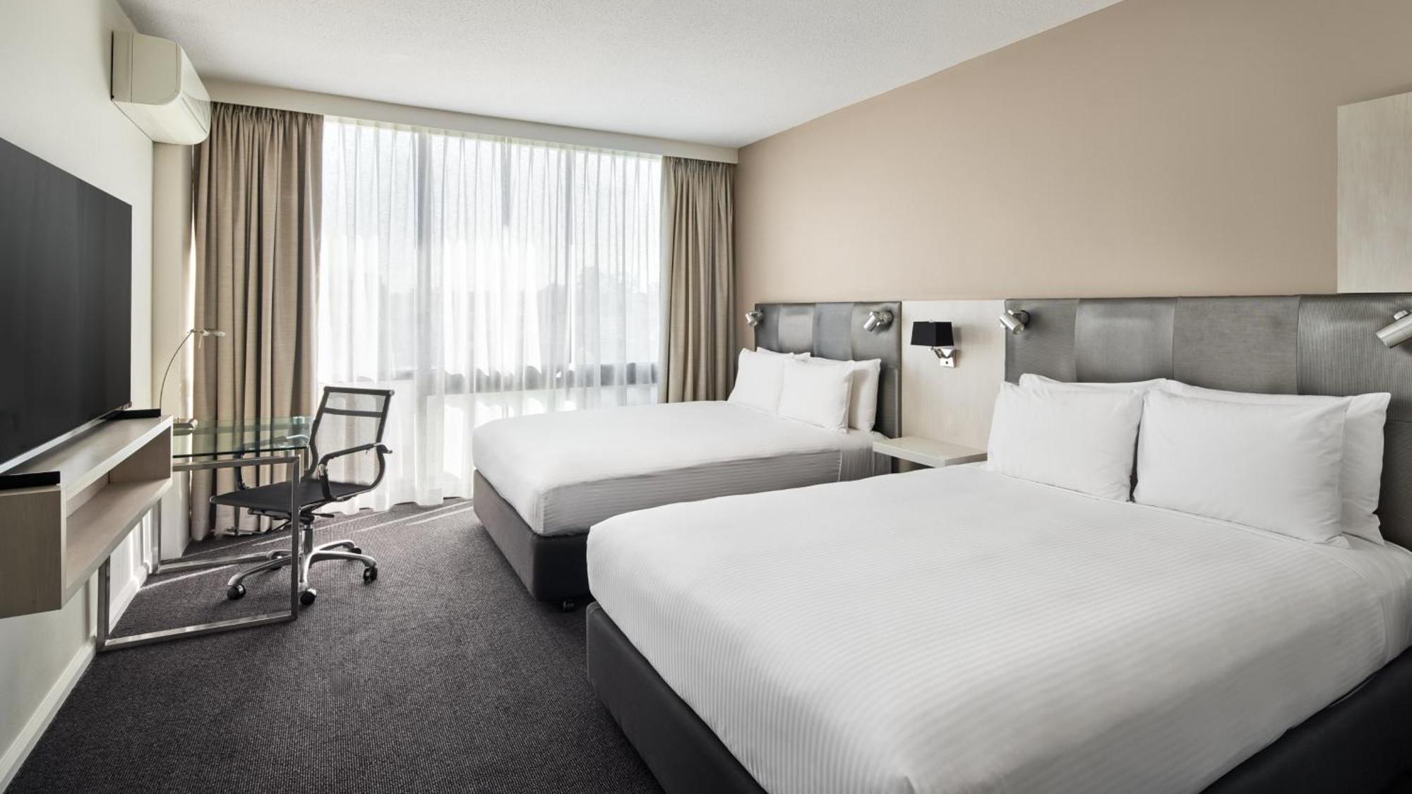 Holiday Inn Warwick Farm By Ihg Exterior foto