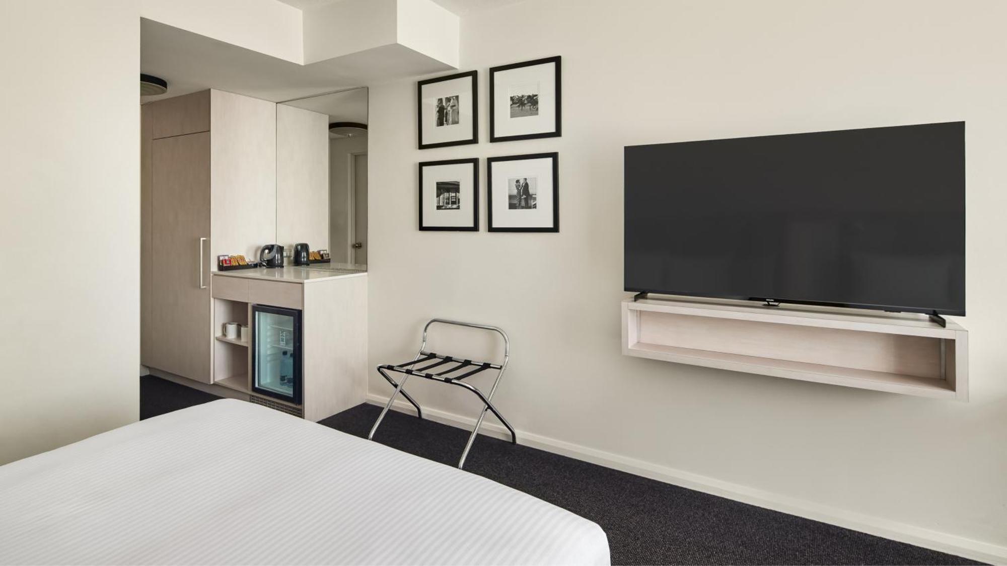 Holiday Inn Warwick Farm By Ihg Exterior foto