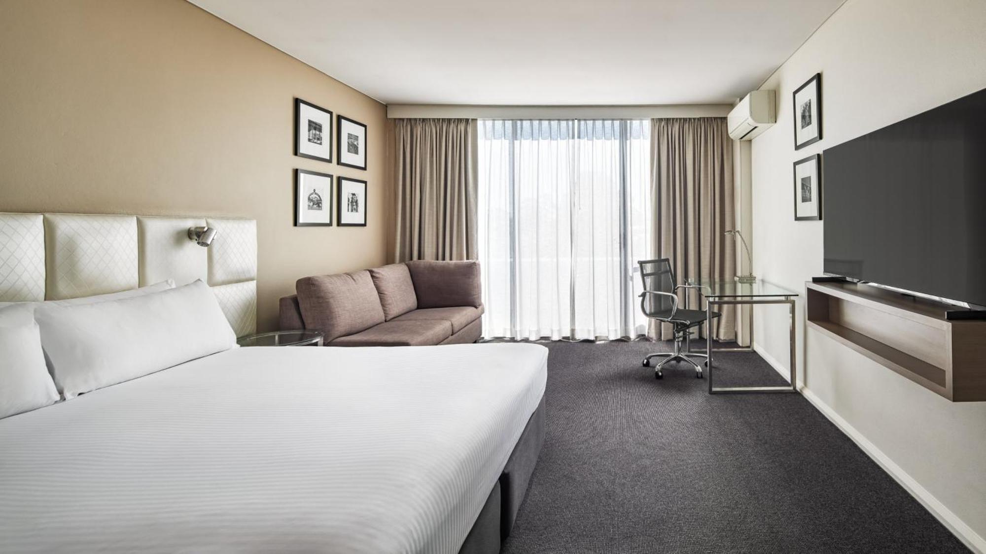 Holiday Inn Warwick Farm By Ihg Exterior foto