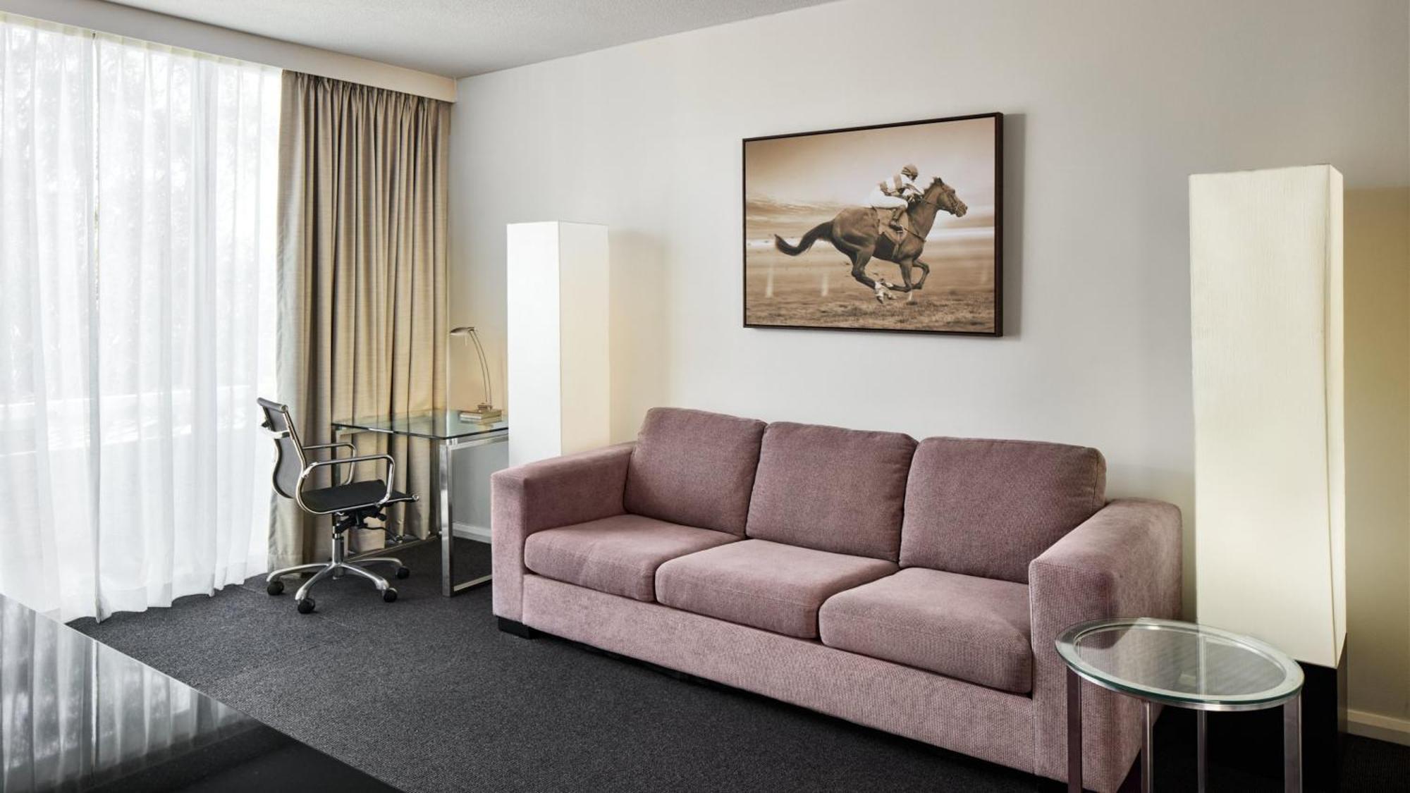 Holiday Inn Warwick Farm By Ihg Exterior foto