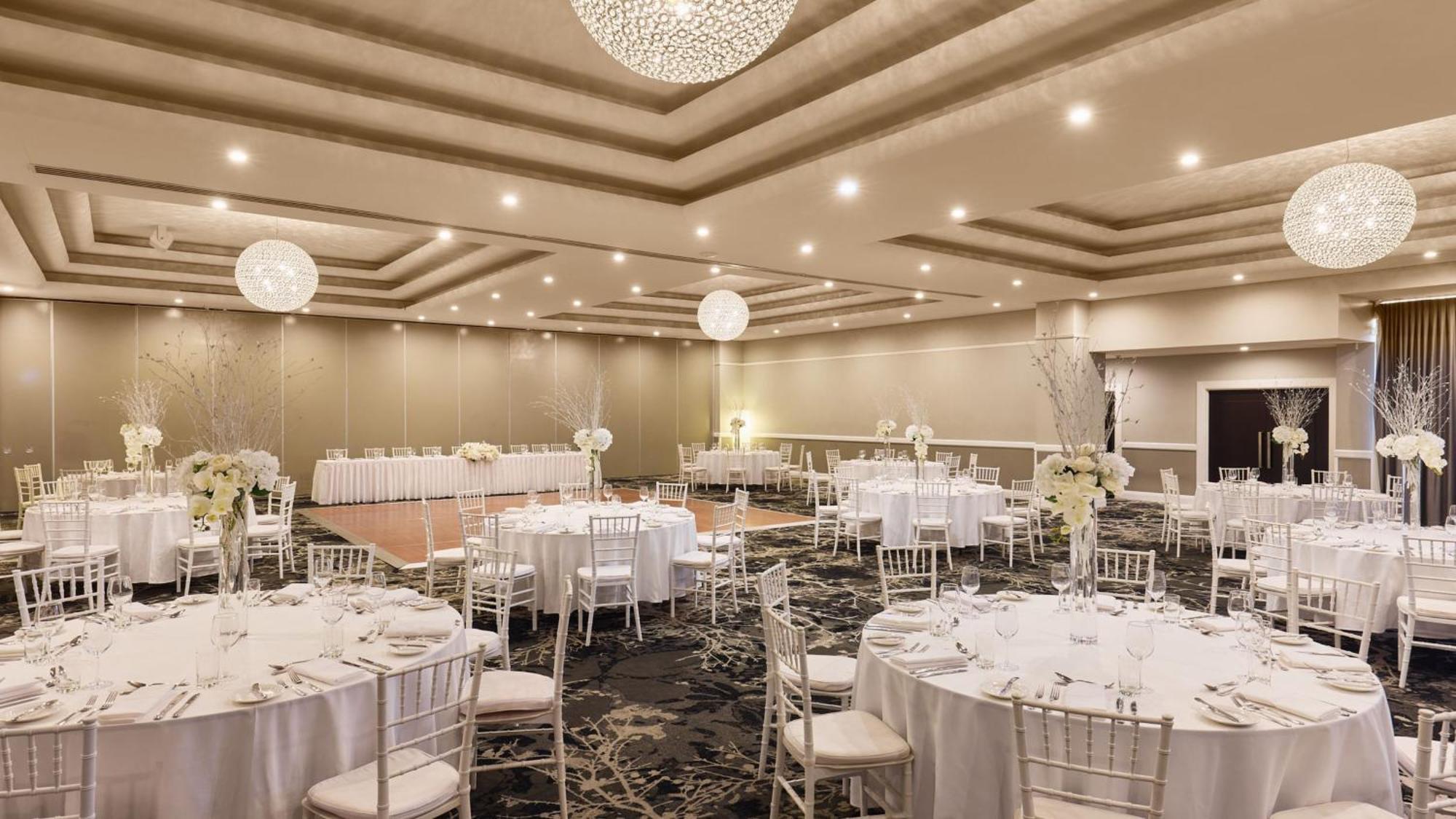 Holiday Inn Warwick Farm By Ihg Exterior foto