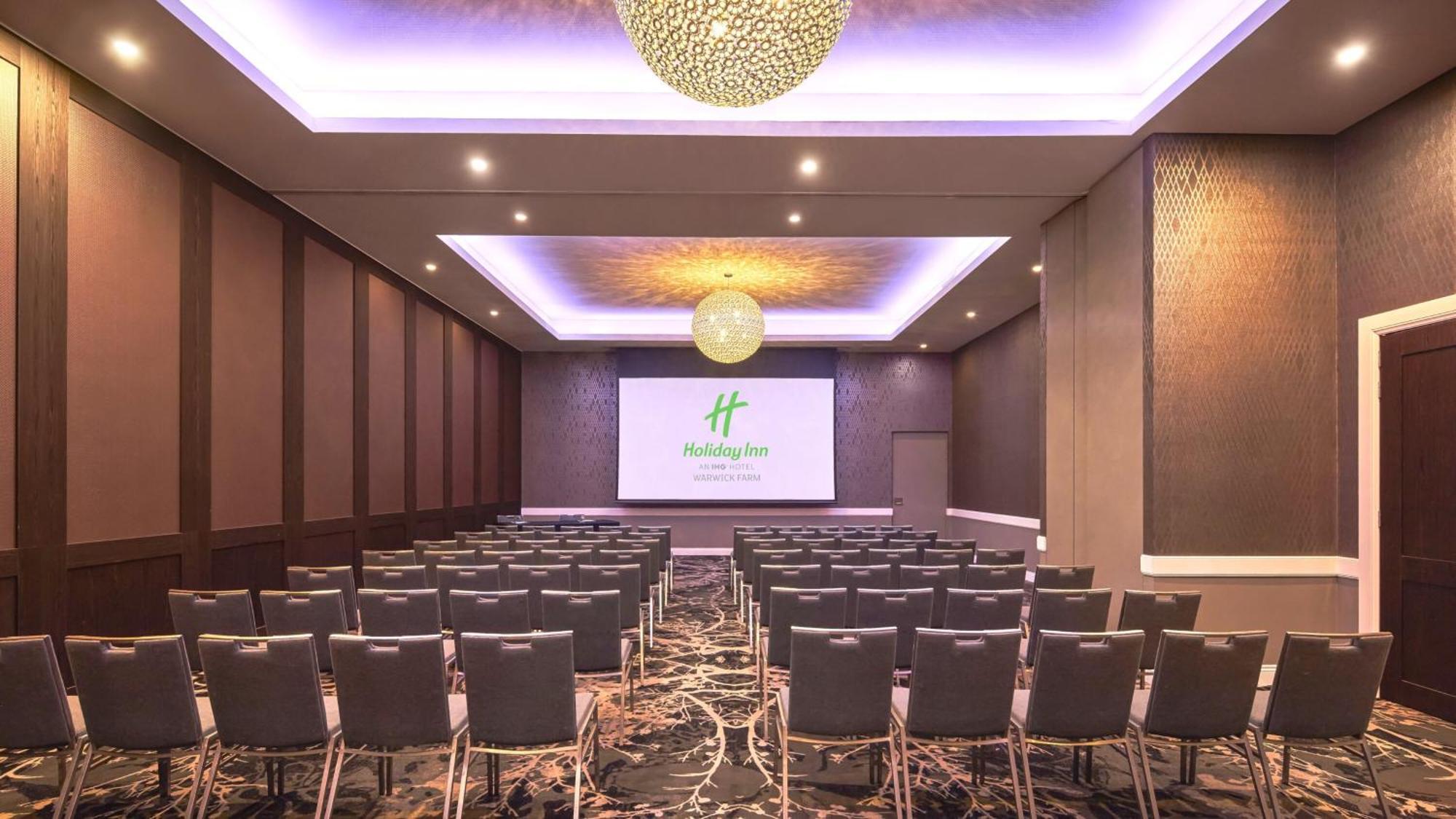 Holiday Inn Warwick Farm By Ihg Exterior foto