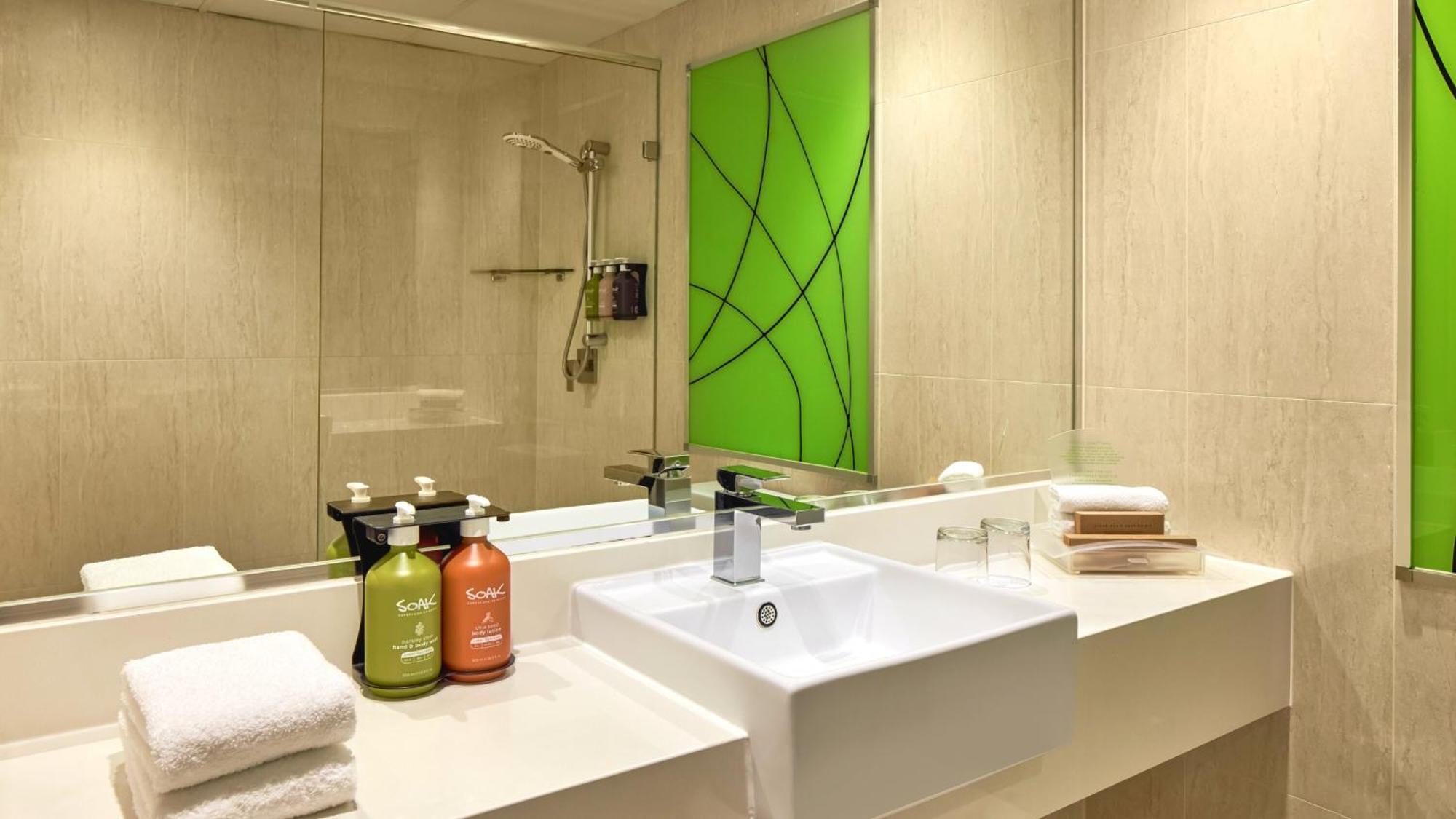 Holiday Inn Warwick Farm By Ihg Exterior foto
