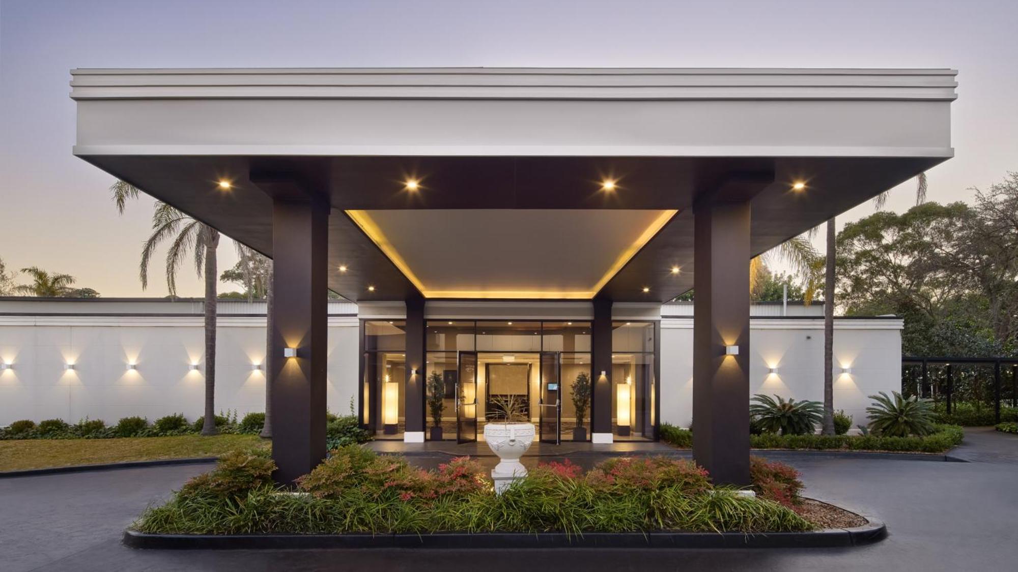 Holiday Inn Warwick Farm By Ihg Exterior foto