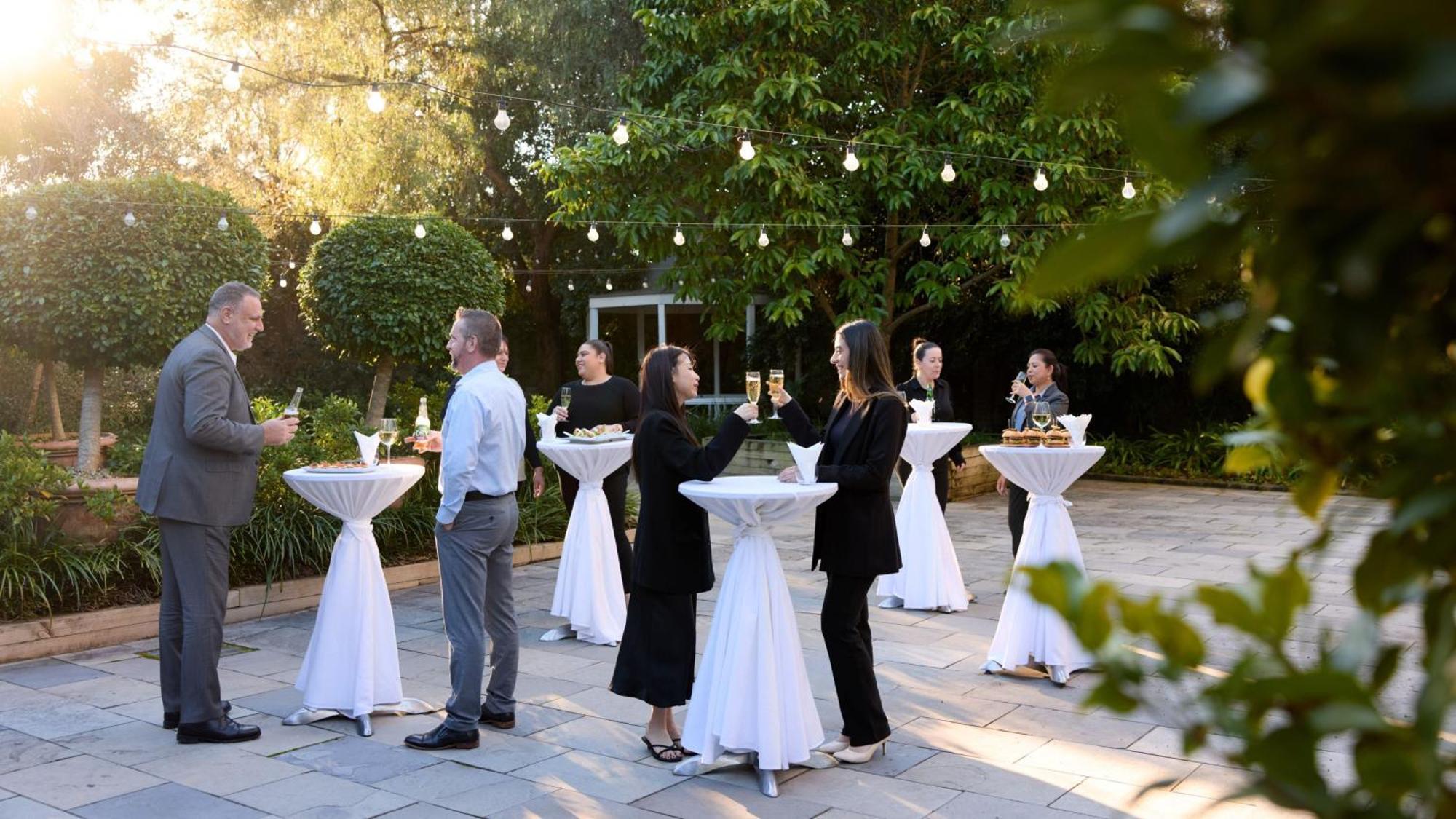 Holiday Inn Warwick Farm By Ihg Exterior foto