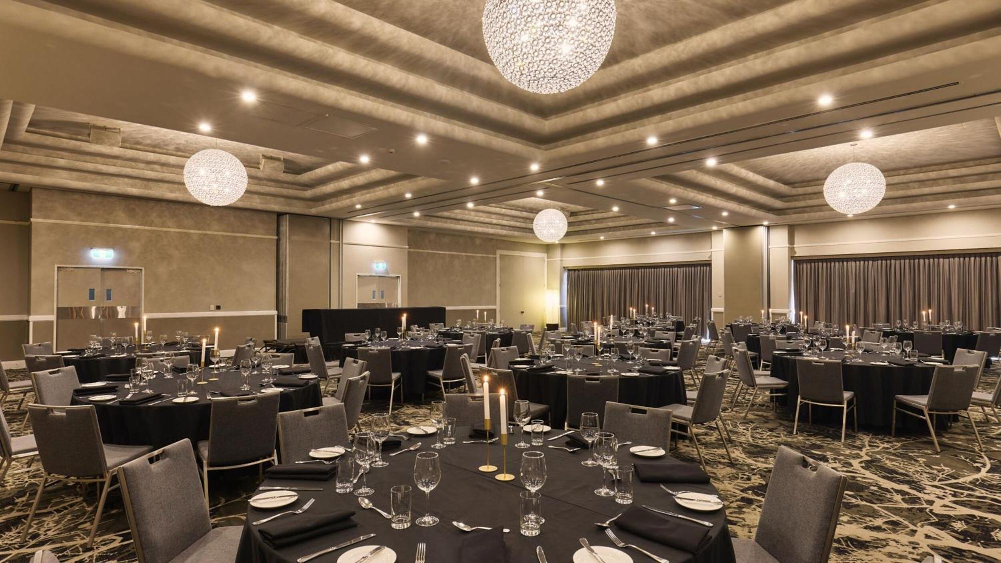 Holiday Inn Warwick Farm By Ihg Exterior foto