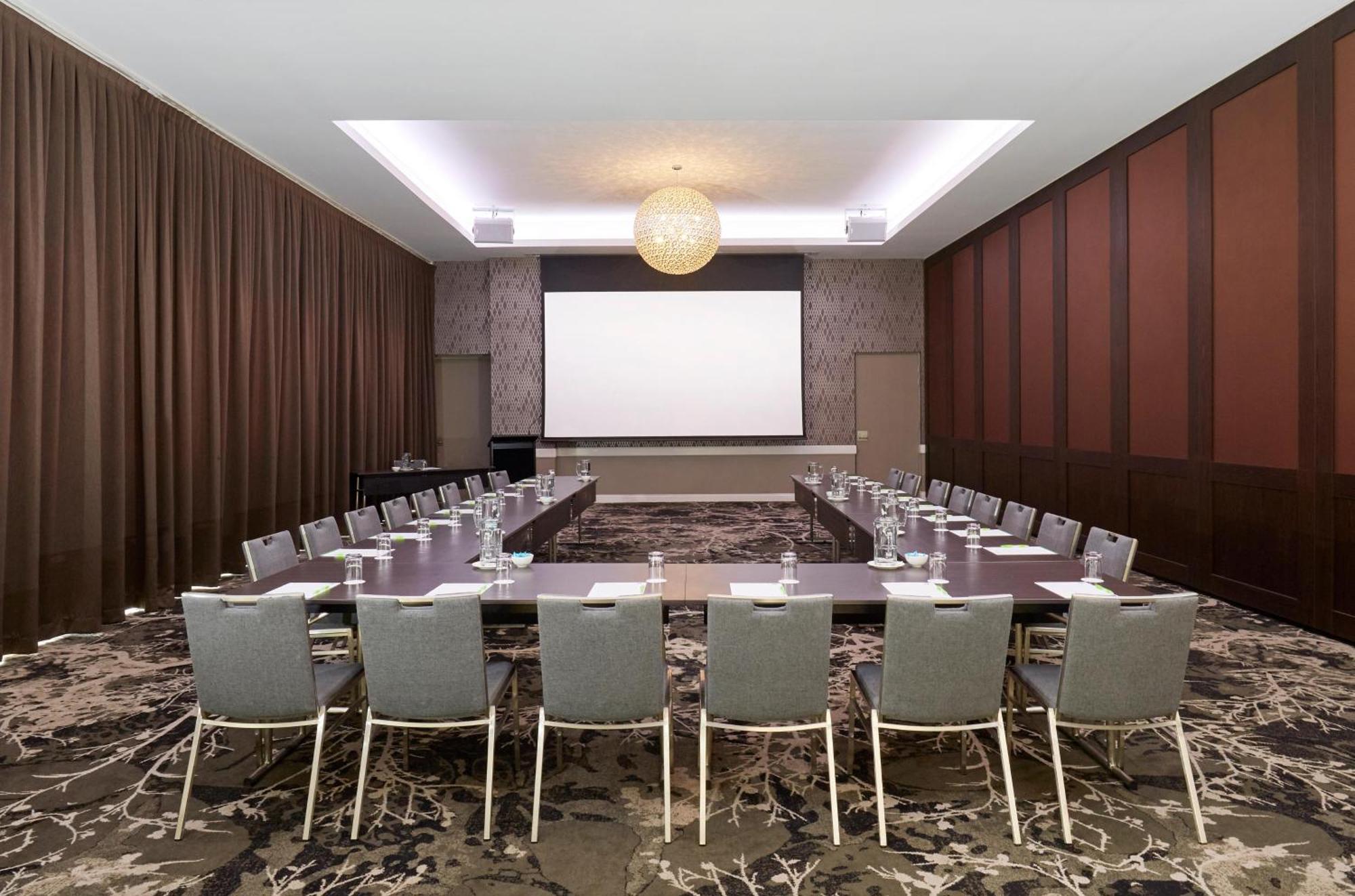 Holiday Inn Warwick Farm By Ihg Exterior foto