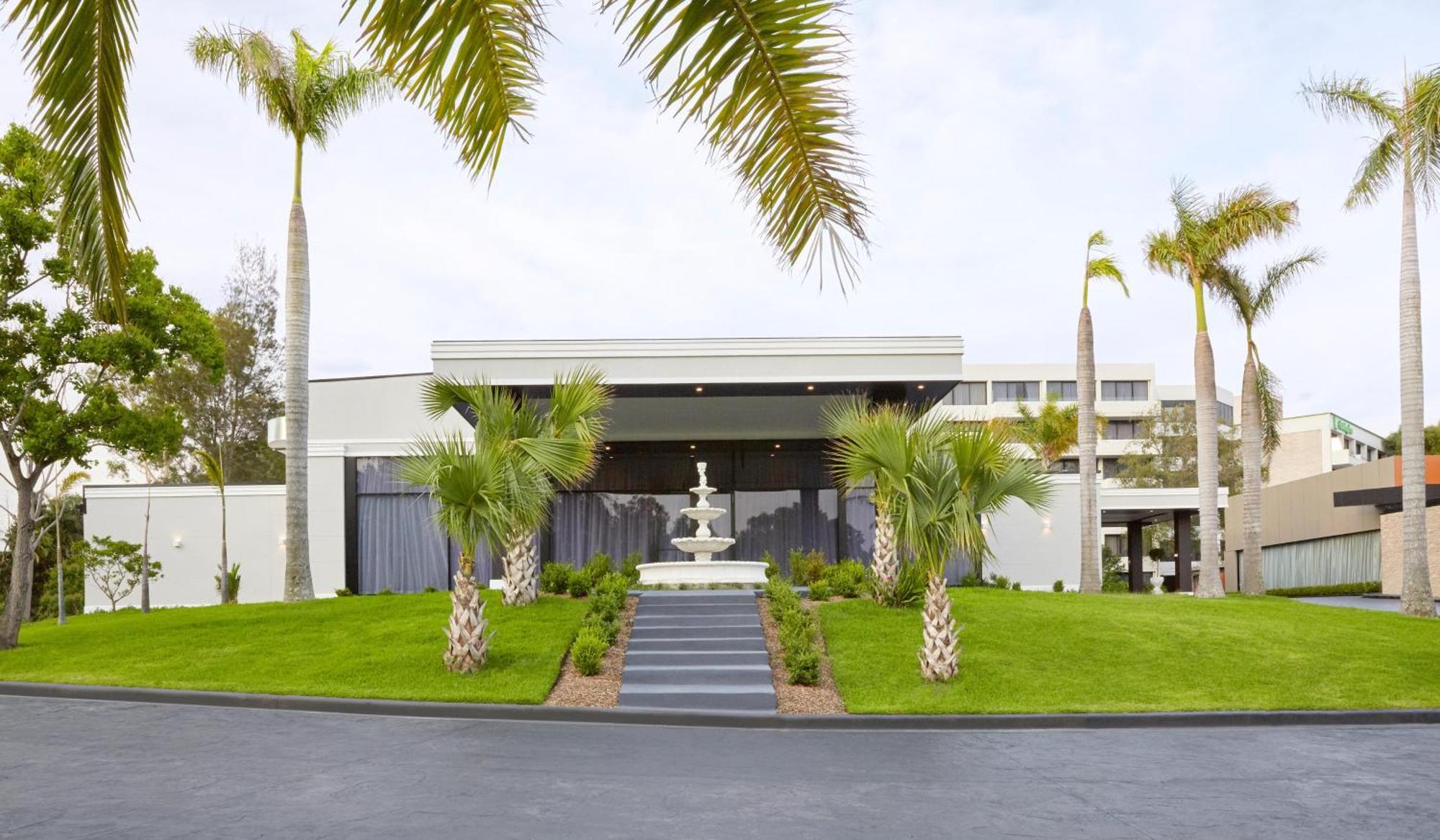 Holiday Inn Warwick Farm By Ihg Exterior foto
